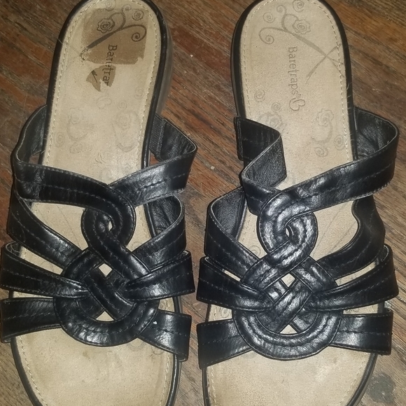 black bare trap sandals